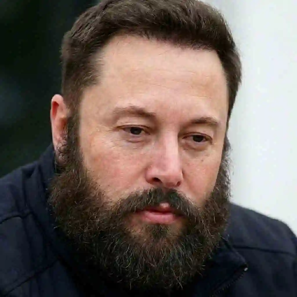 Example of Heavy Sides on a triangle face making the wide jaw appear even wider which is a mistake when choosing a beard for your face shape.