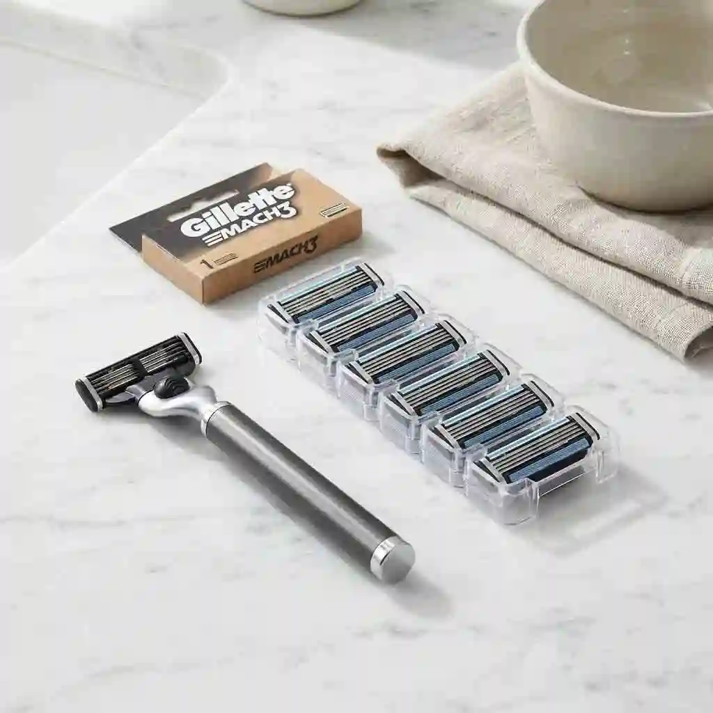 A calendar graphic highlighting a five to seven day cycle for changing razor blades, a simple schedule that ensures you always know how to get the cleanest shave every single time you groom.