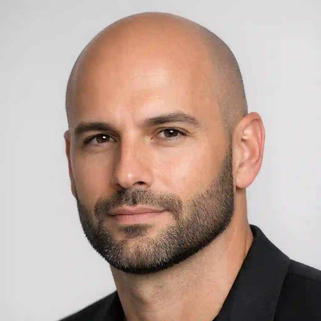 Often praised as the most framing style, the short boxed beard is an exceptional best beard for bald head, particularly for oval faces, offering neat lines that beautifully contour the jaw and complement the shaved scalp.