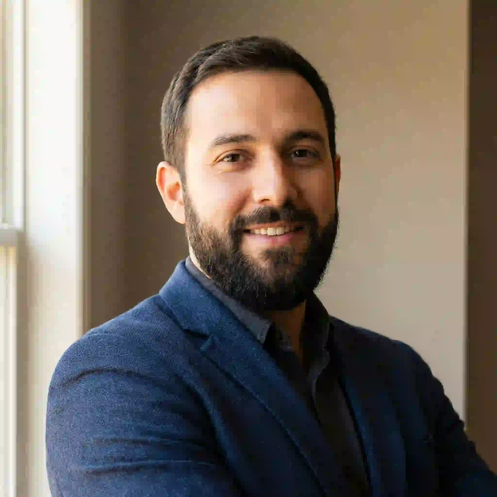 Enjoying the freedom to experiment with almost any facial hair style on an oval face to realize how would you look with a beard flawlessly.