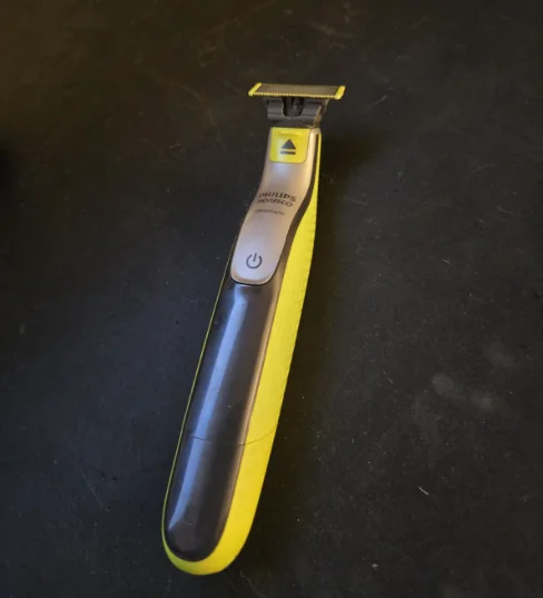 best face shaver for women with sensitive skin showing a flexible electric blade that trims facial hair comfortably without scraping delicate cheek or jaw areas.