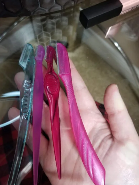 best face shaver for women needing precision, showing a slim guarded razor for eyebrows, upper lip edges, nose corners, and detailed facial touch-ups.