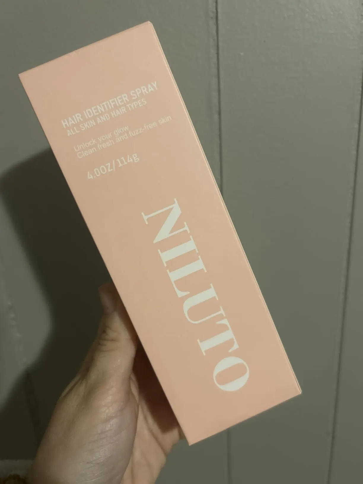 hair identifier spray budget option from NILUTO, highlighting an accessible way for beginners to make peach fuzz visible before facial shaving